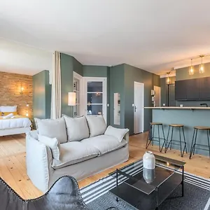 Charming 2 Bedroom - Old Lille